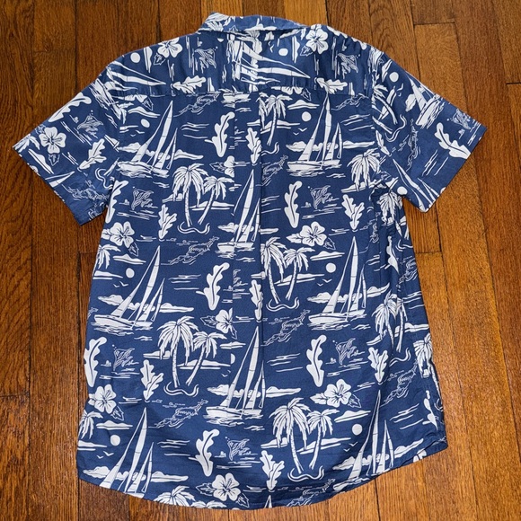 Vineyard Vines Boys Blue Hawaiian Shirt Size Medium (12/14) - Picture 2 of 4